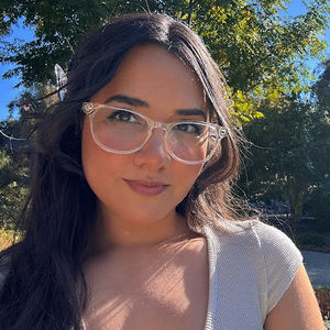 Meet your Posher, Yolis